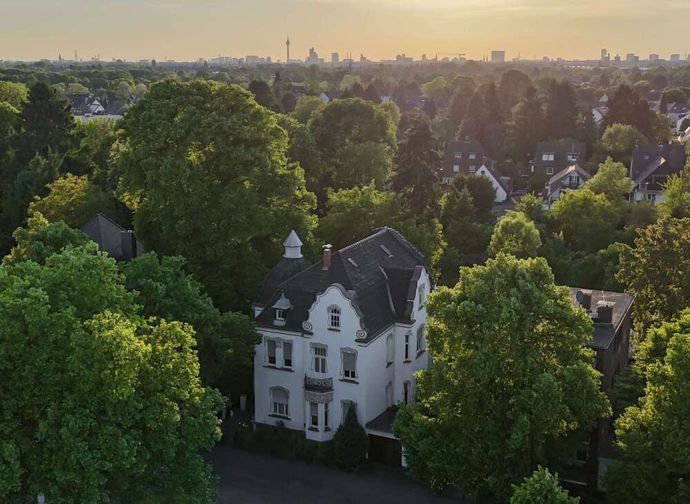 Thumbnail-Haus zum Kaufen in Düsseldorf 1.900.000,00 € 300 m²