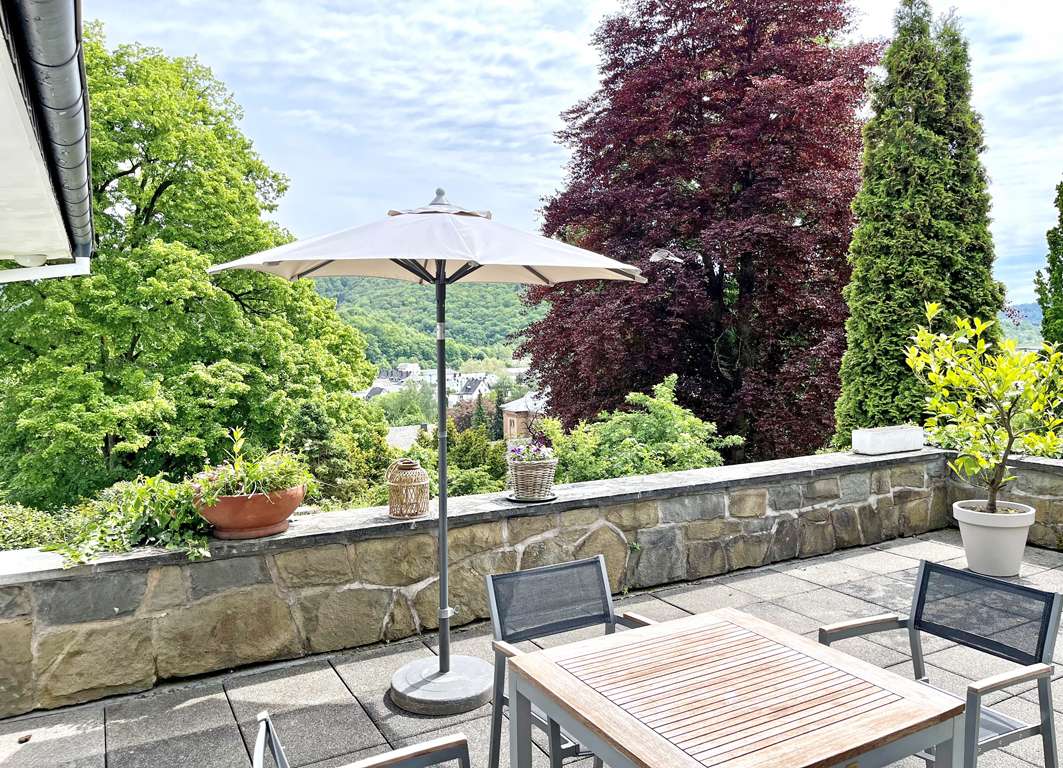 Thumbnail-Haus zum Kaufen in Dillenburg 575.000,00 € 264 m²