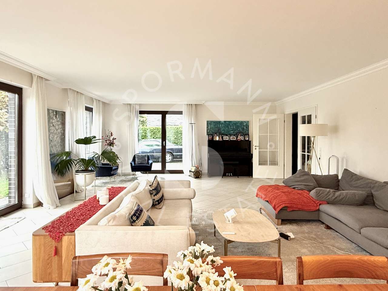 Thumbnail-Haus zum Mieten in Düsseldorf 5.500,00 € 220 m²