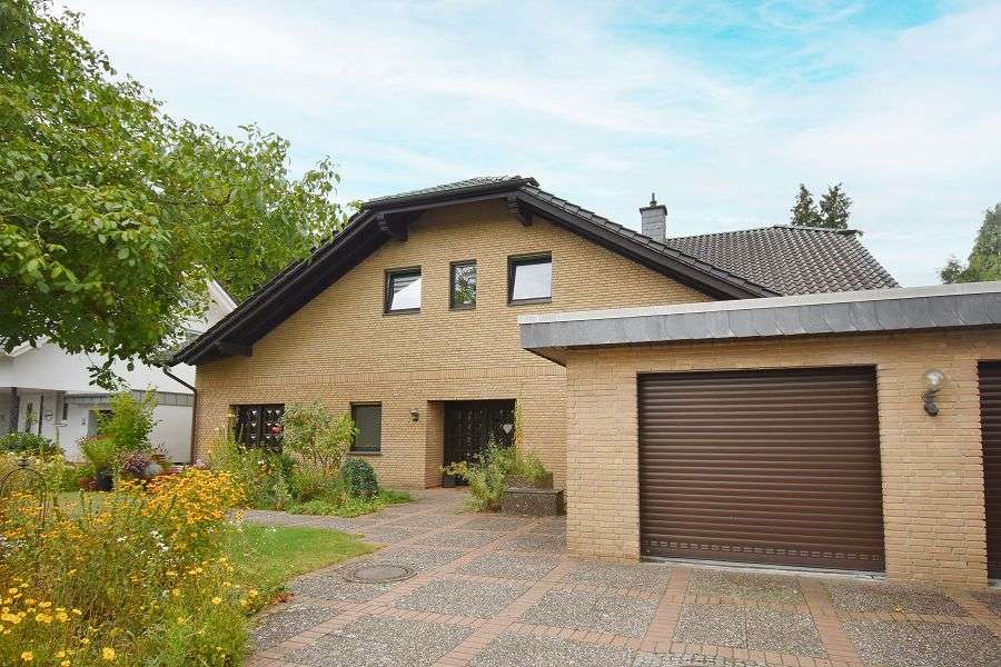 Thumbnail-Haus zum Kaufen in Schloß Holte-Stukenbrock 590.000,00 € 299 m²