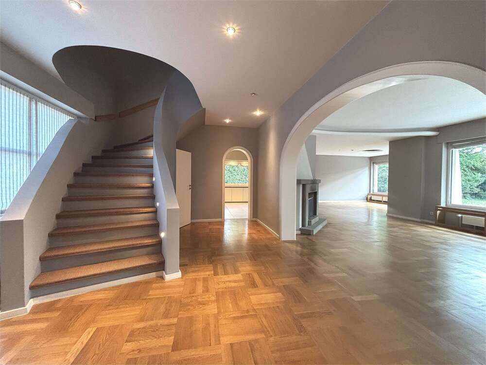 Thumbnail-Haus zum Mieten in Frankfurt am Main 5.500,00 € 360 m²