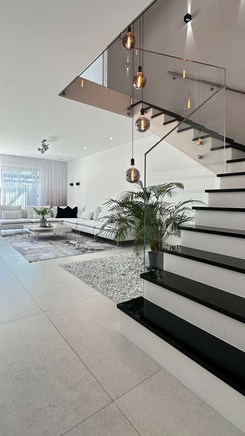 Thumbnail-Haus zum Kaufen in Neutraubling 960.000,00 € 180 m²