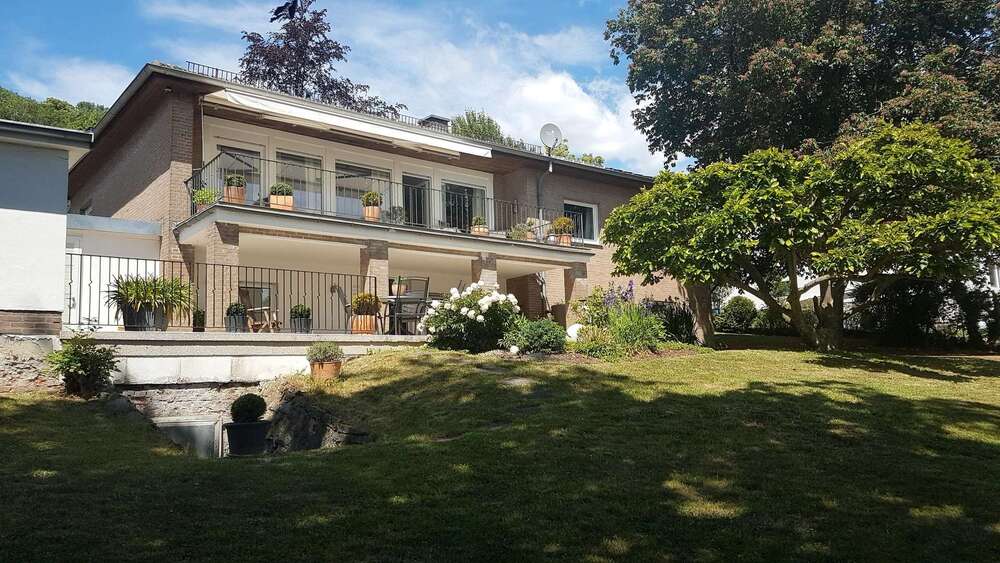 Thumbnail-Haus zum Kaufen in Homberg 450.000,00 € 240 m²