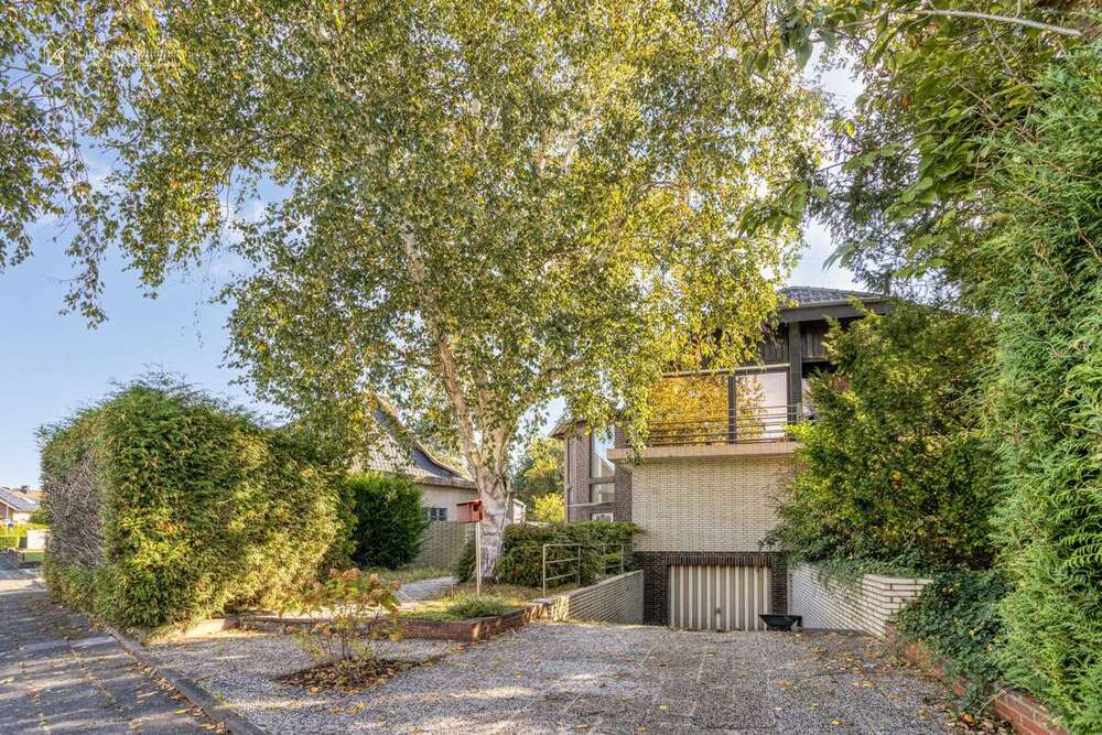 Thumbnail-Haus zum Kaufen in Dormagen Ückerath 698.000,00 € 333 m²