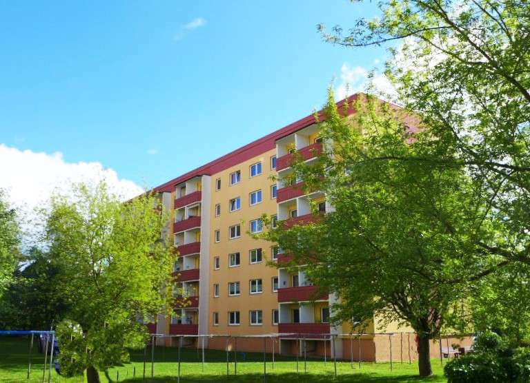 Thumbnail-Wohnung zum Mieten in Limbach-Oberfrohna 225,00 € 41.12 m²