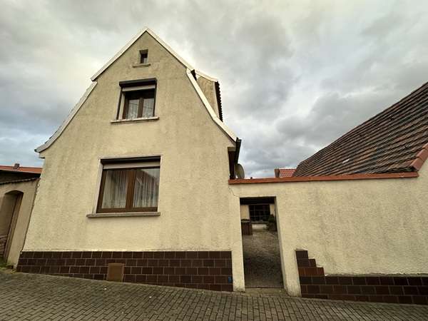 Thumbnail-Haus zum Kaufen in Bernburg 77.800,00 € 80 m²