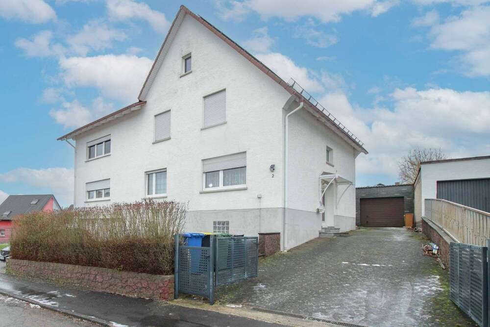 Thumbnail-Haus zum Kaufen in Staufenberg 449.000,00 € 240.04 m²