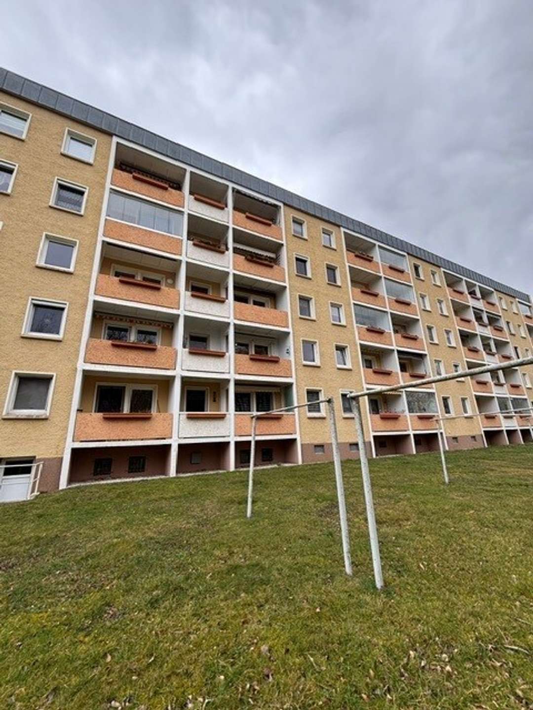 Thumbnail-Wohnung zum Kaufen in Hohenstein-Ernstthal 49.000,00 € 65.85 m²