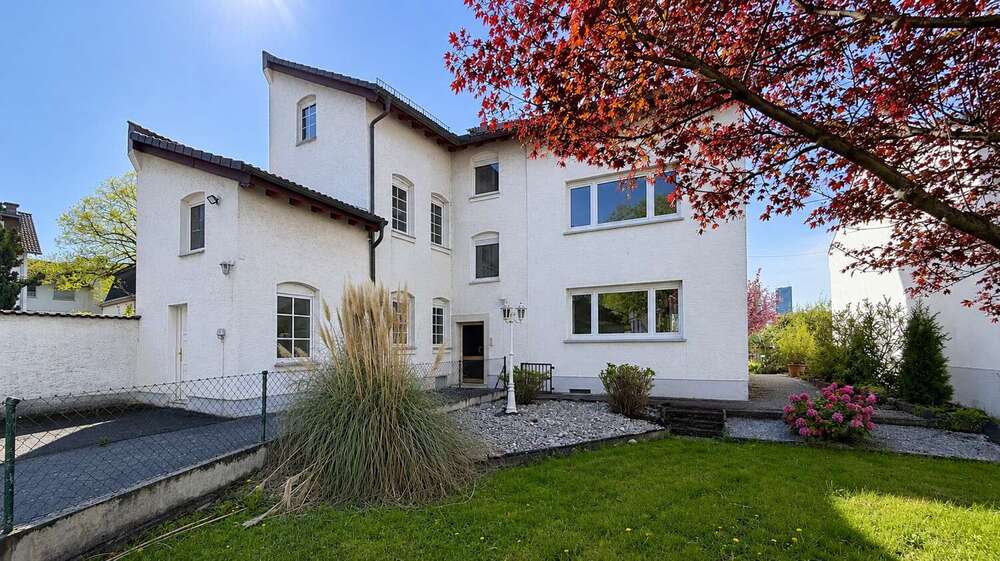 Thumbnail-Haus zum Kaufen in Frankfurt am Main 890.000,00 € 226 m²