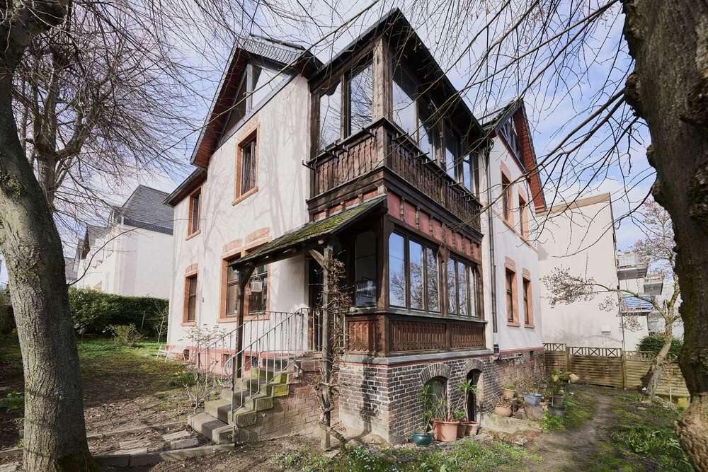 Thumbnail-Haus zum Kaufen in Frankfurt am Main 1.200.000,00 € 242 m²