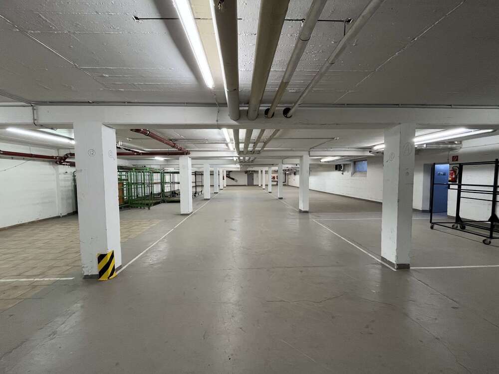 Thumbnail-Halle in Frankfurt 2.840,00 € 710 m²