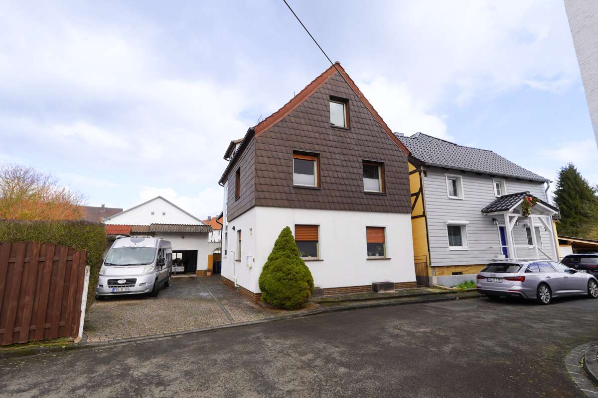 Thumbnail-Haus zum Kaufen in Wehretal Oetmannshausen 165.000,00 € 153 m²