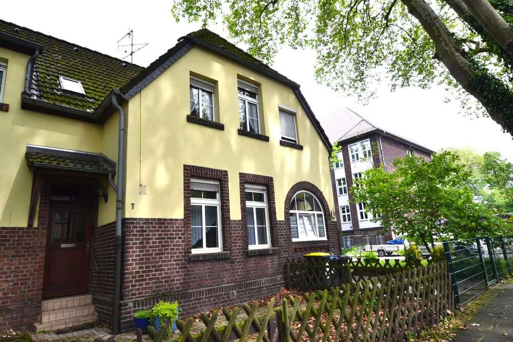 Thumbnail-Haus zum Kaufen in Duisburg-Neumühl 120.000,00 € 87 m²