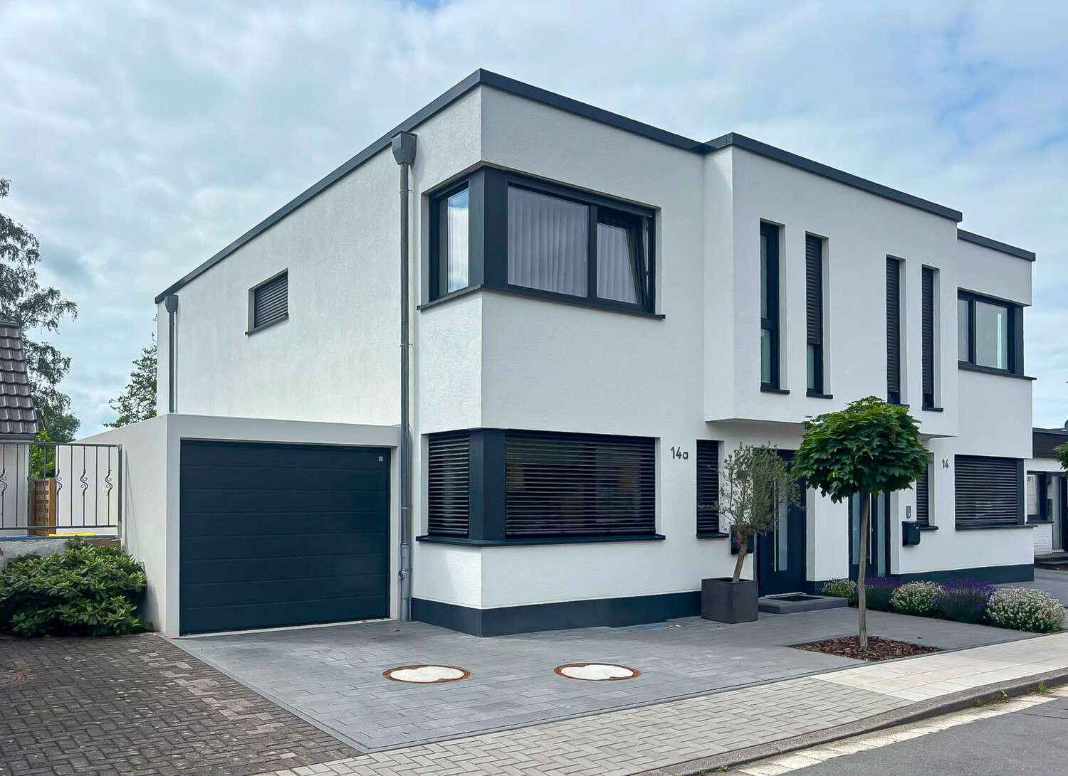 Thumbnail-Haus zum Mieten in Neuss 2.650,00 € 157 m²