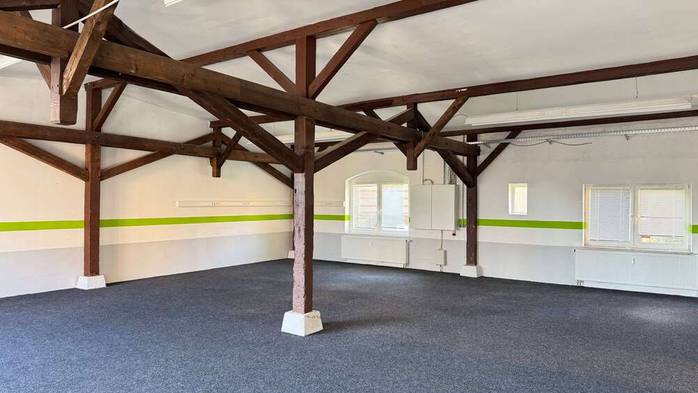 Thumbnail-Halle in Itzehoe 1.650,00 € 135 m²