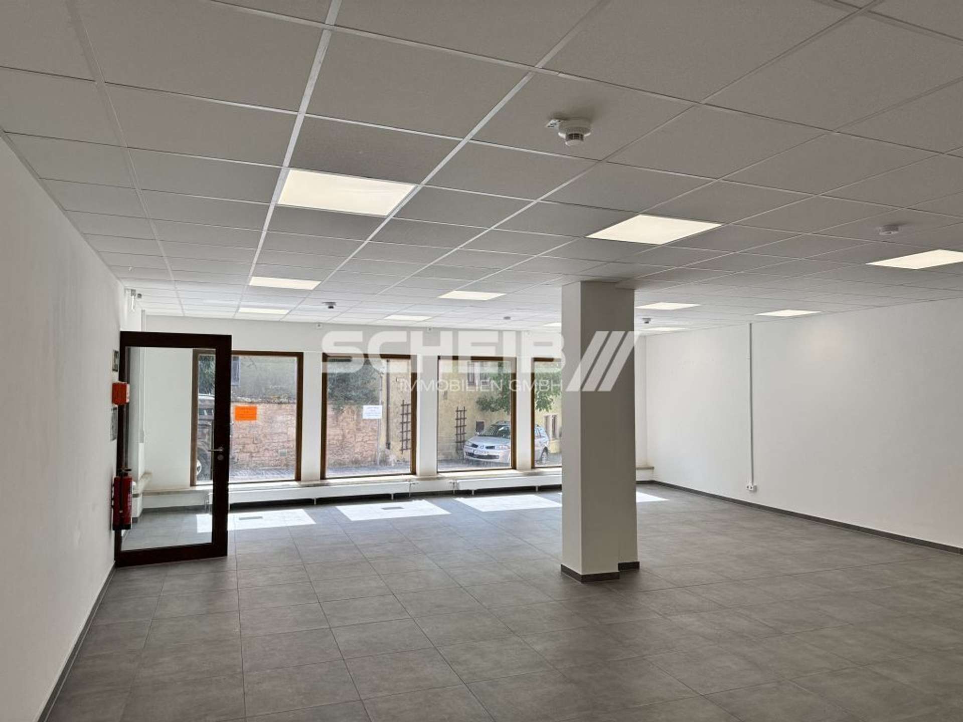 Thumbnail-Einzelhandel in Rothenburg ob der Tauber 797,30 € 93.8 m²