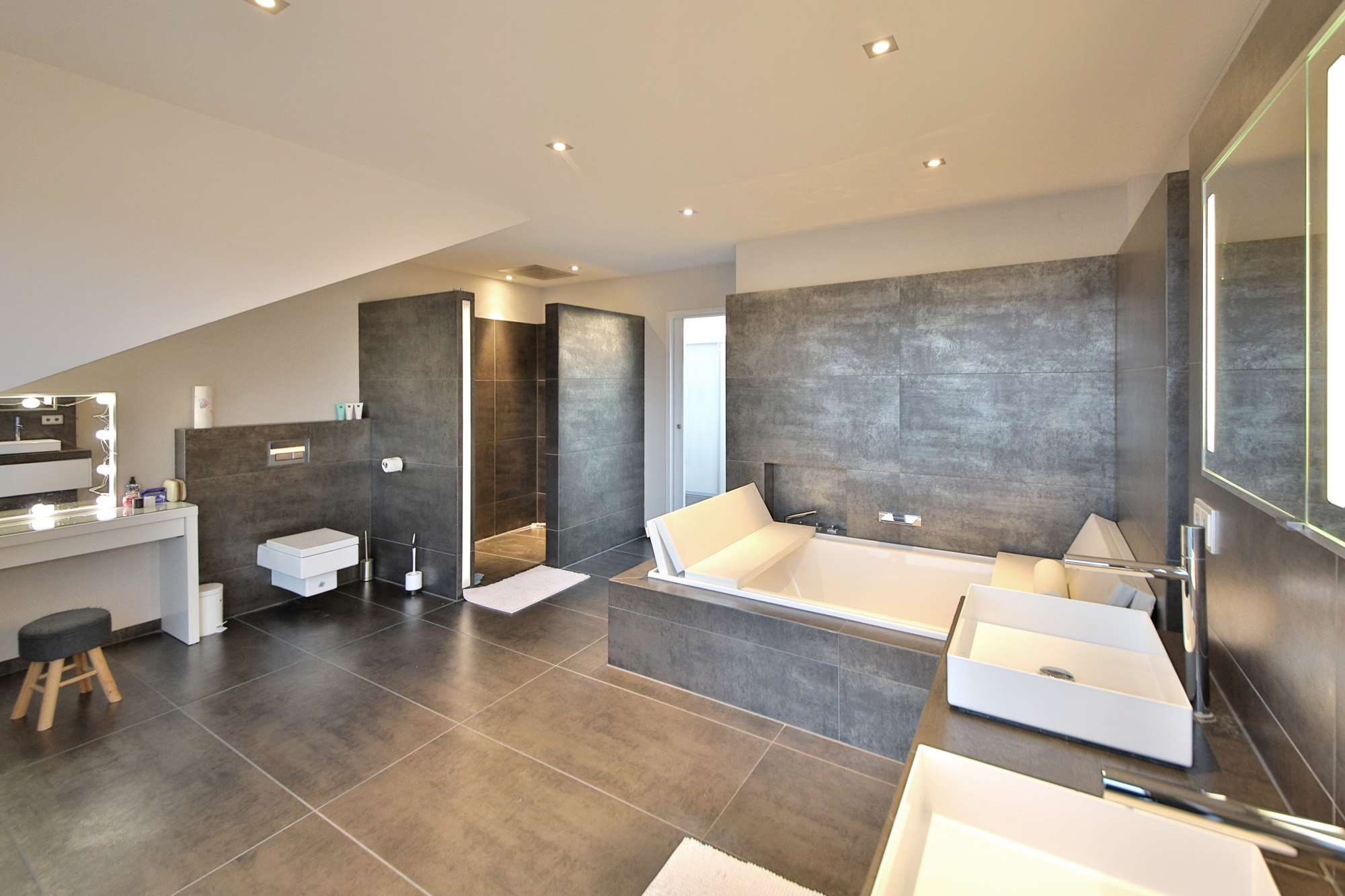 Thumbnail-Haus zum Kaufen in Esslingen am Neckar 2.490.000,00 € 400 m²