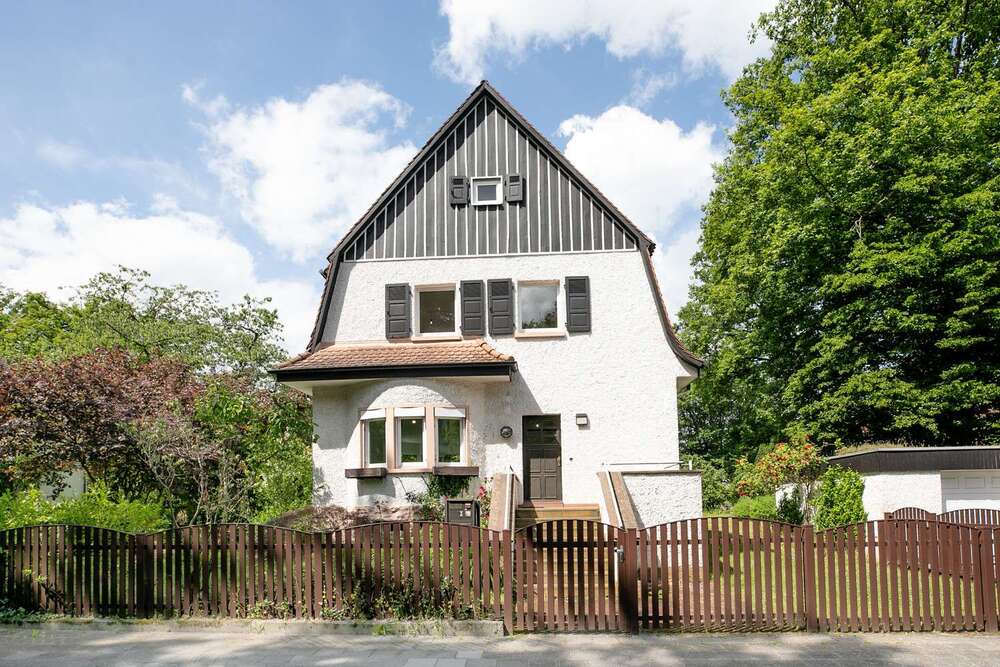 Thumbnail-Haus zum Kaufen in Dreieich 1.750.000,00 € 209.24 m²