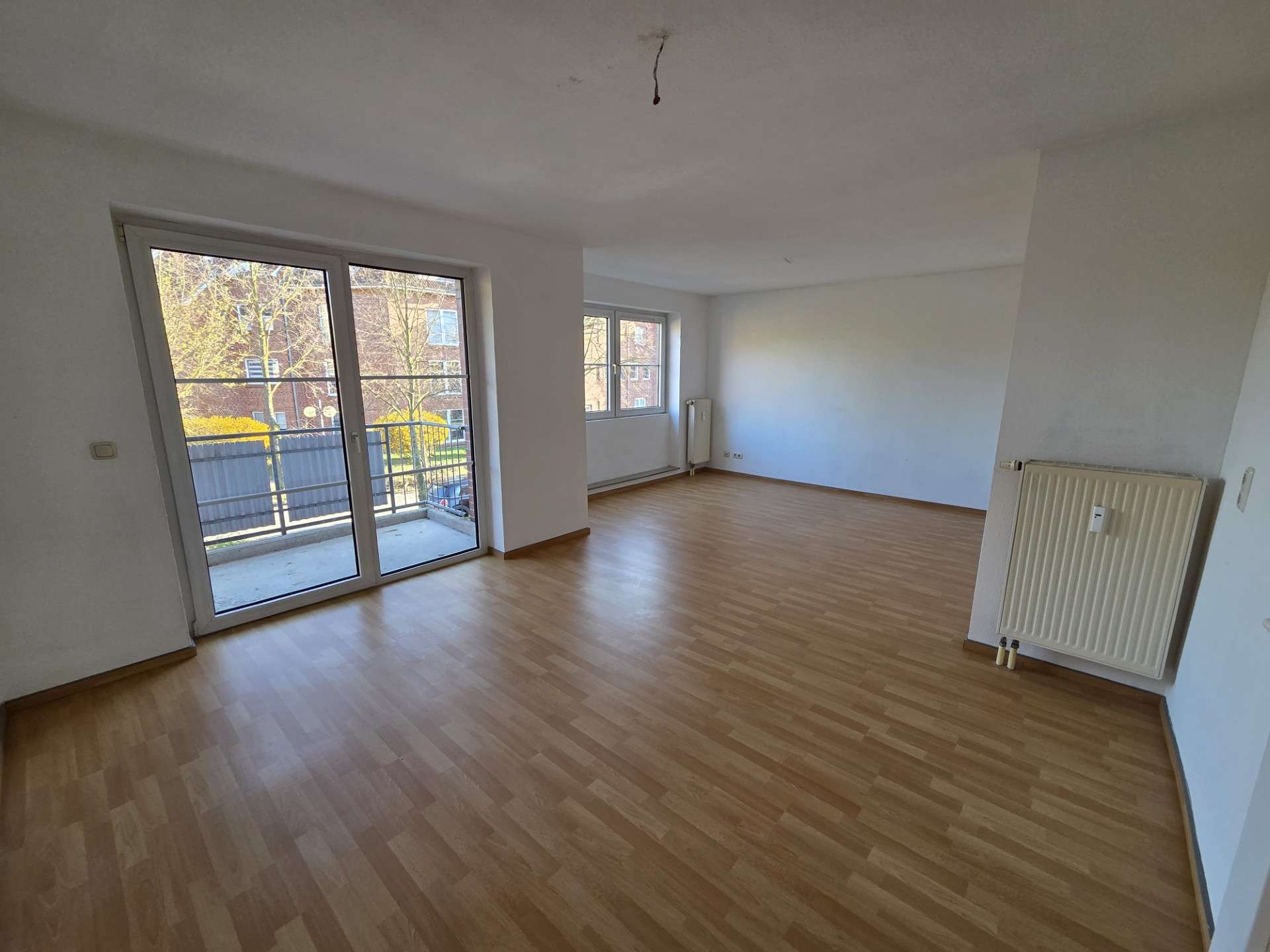 Thumbnail-Wohnung zum Mieten in Hermsdorf 380,00 € 67.63 m²