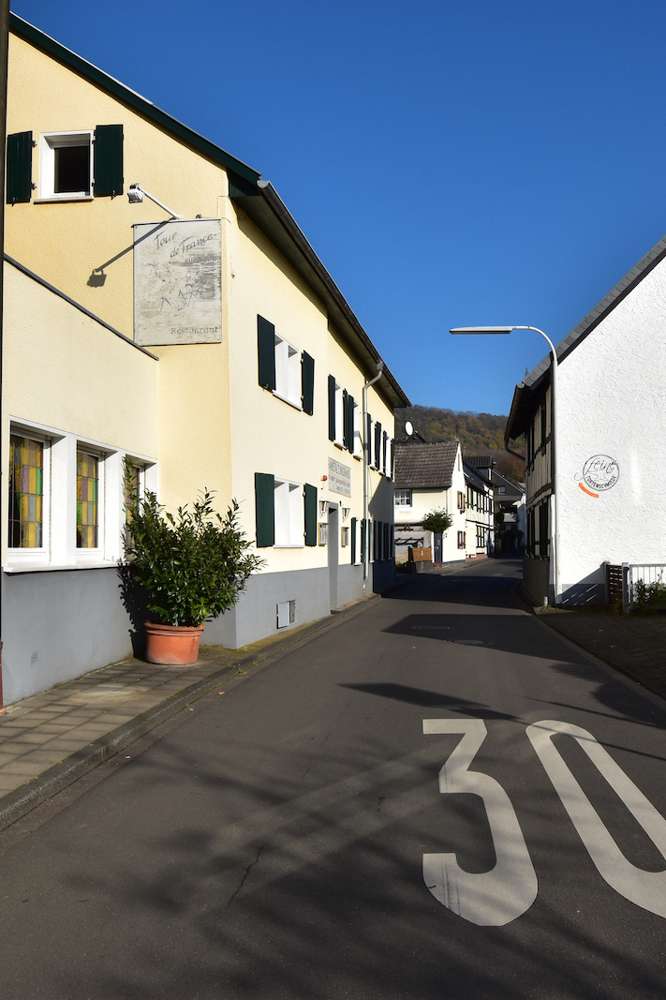 Thumbnail-Haus zum Kaufen in Königswinter 300.000,00 € 200 m²