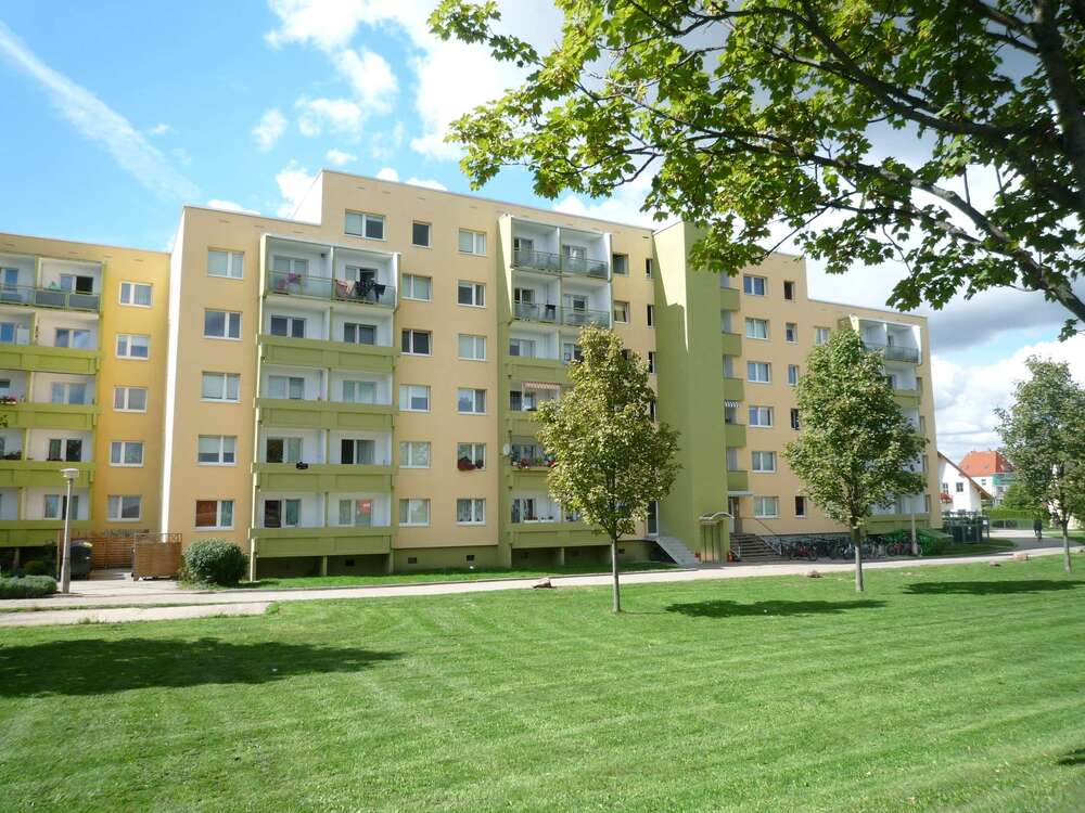 Thumbnail-Wohnung zum Mieten in Halle 355,00 € 44.94 m²