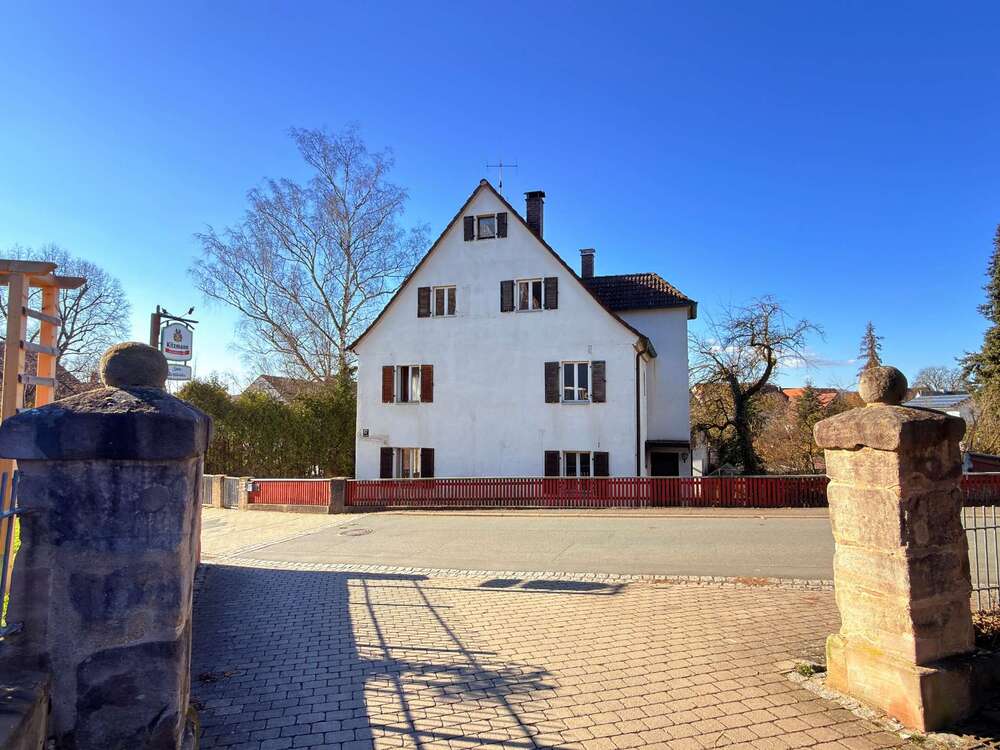 Thumbnail-Haus zum Kaufen in Uttenreuth 590.000,00 € 240 m²