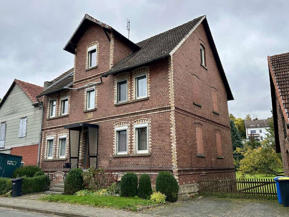 Thumbnail-Haus zum Kaufen in Niedenstein 220.000,00 € 227 m²