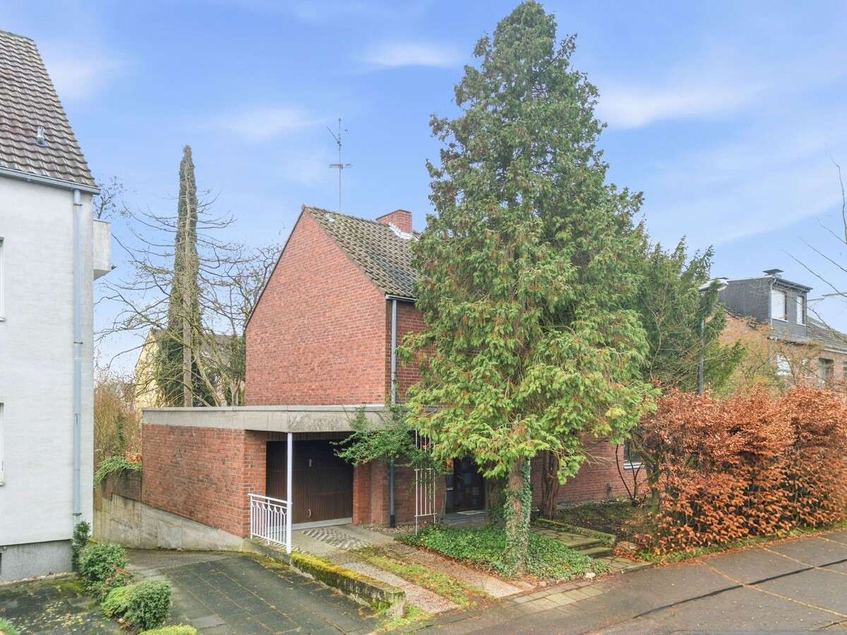 Thumbnail-Haus zum Kaufen in Köln 1.290.000,00 € 212 m²