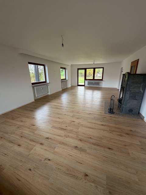 Thumbnail-Wohnung zum Mieten in Neufahrn 1.120,00 € 140 m²