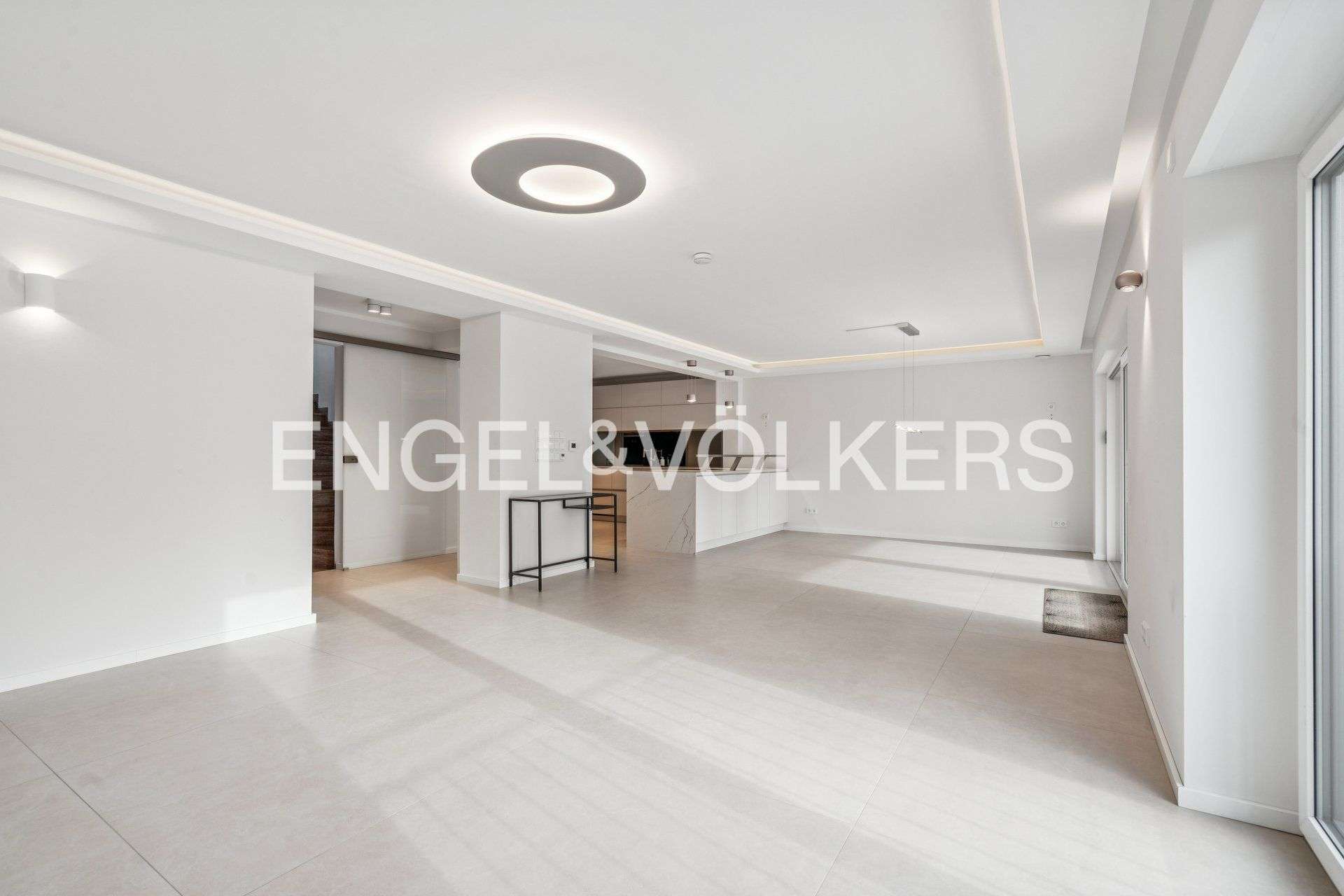 Thumbnail-Haus zum Mieten in Frankfurt am Main 3.750,00 € 225 m²