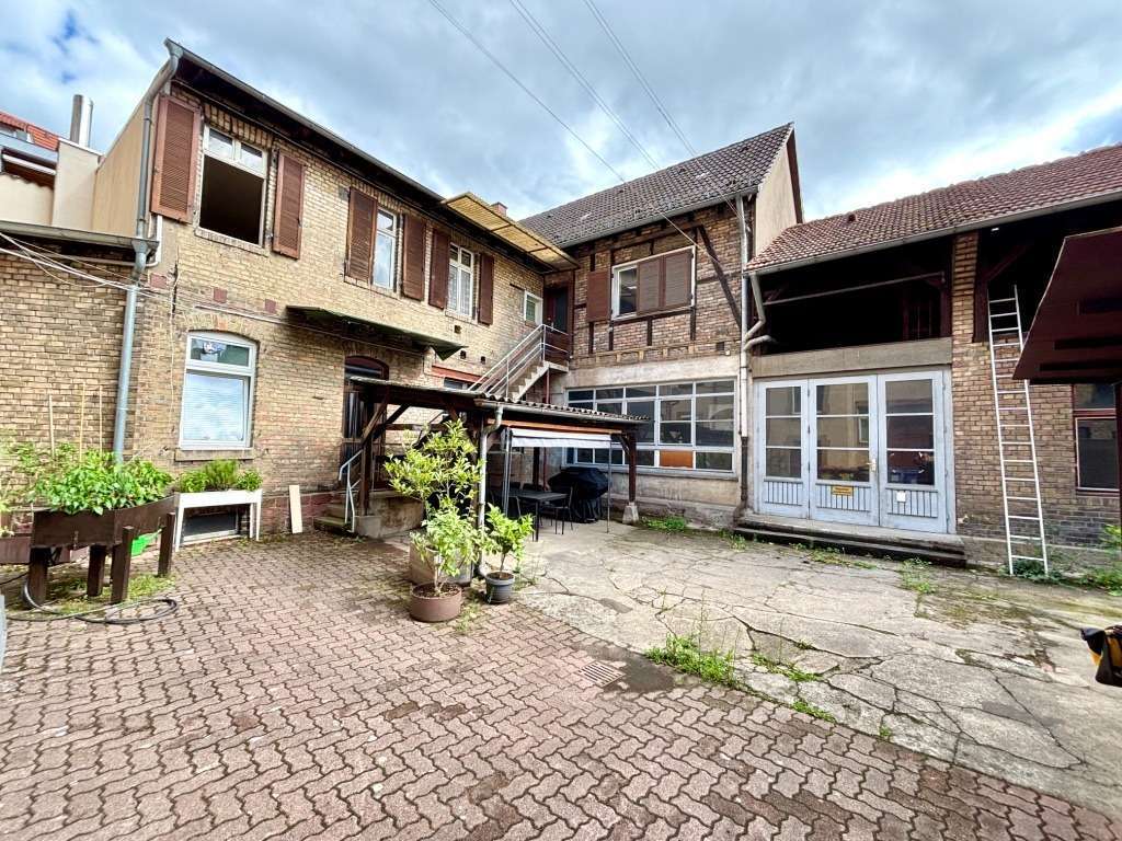 Thumbnail-Haus zum Kaufen in Karlsruhe 1.550.000,00 € 471 m²