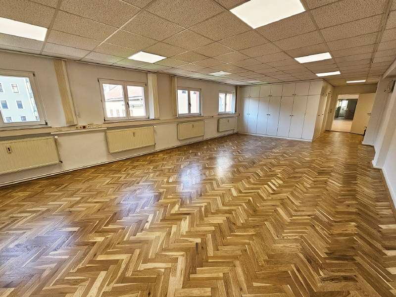 Thumbnail-Büro in Pirna 2.500,00 € 300 m²