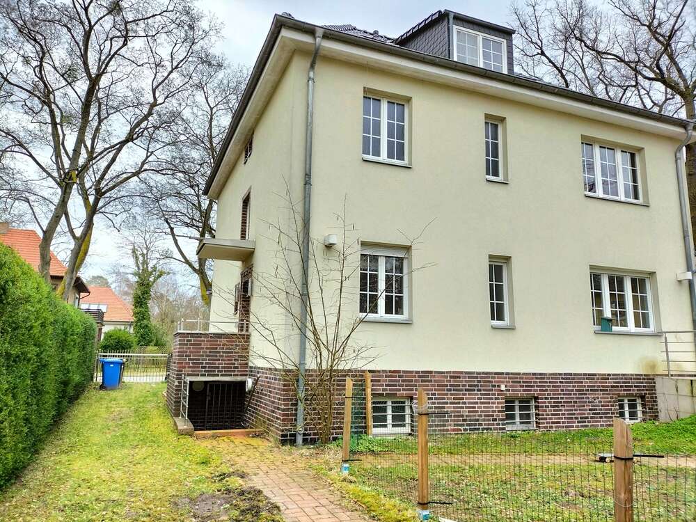 Thumbnail-Haus zum Kaufen in Kleinmachnow 1.350.000,00 € 239 m²
