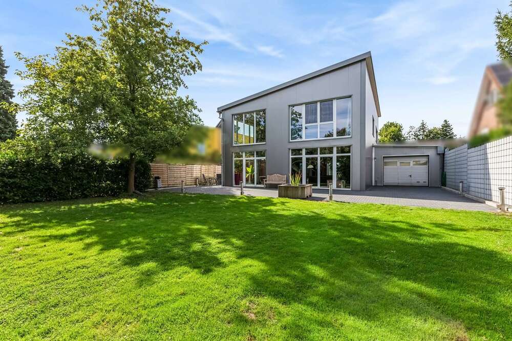 Thumbnail-Haus zum Kaufen in Neuss - Reuschenberg 1.750.000,00 € 241 m²