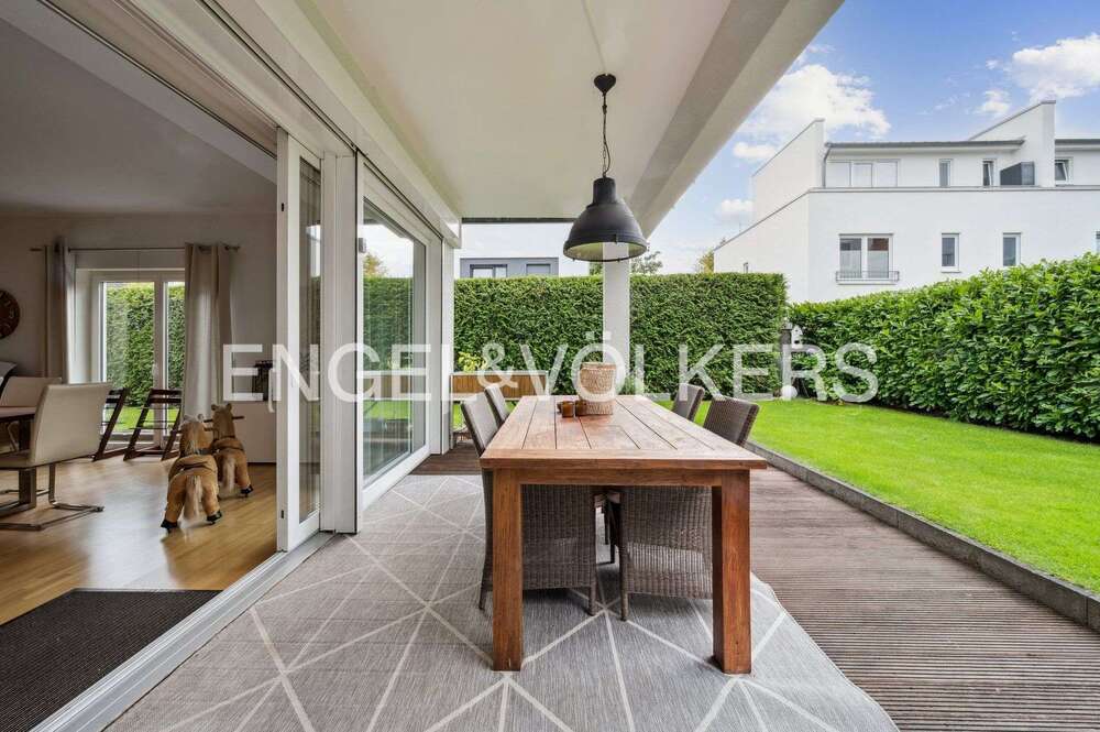 Thumbnail-Wohnung zum Kaufen in Bergisch Gladbach 950.000,00 € 230 m²