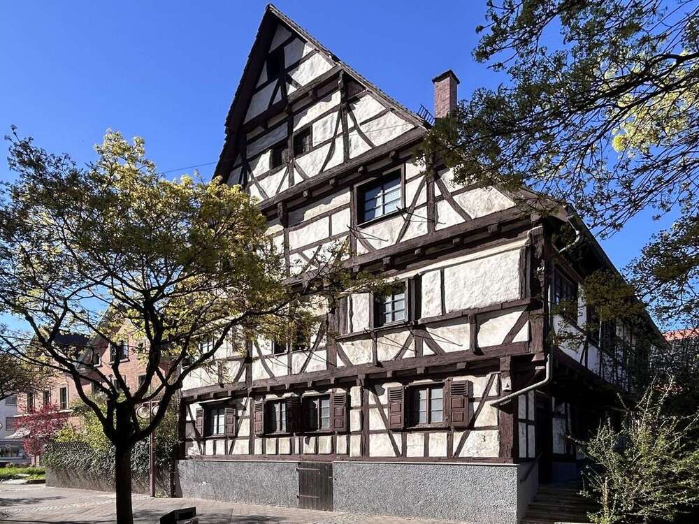 Thumbnail-Haus zum Kaufen in Stuttgart Vaihingen 490.000,00 € 362 m²