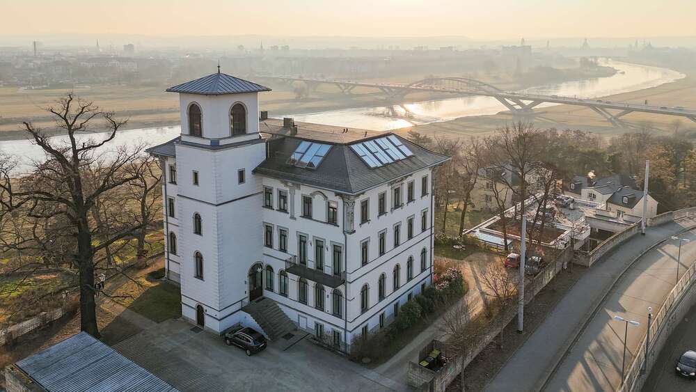 Thumbnail-Wohnung zum Kaufen in Dresden 2.490.000,00 € 385 m²