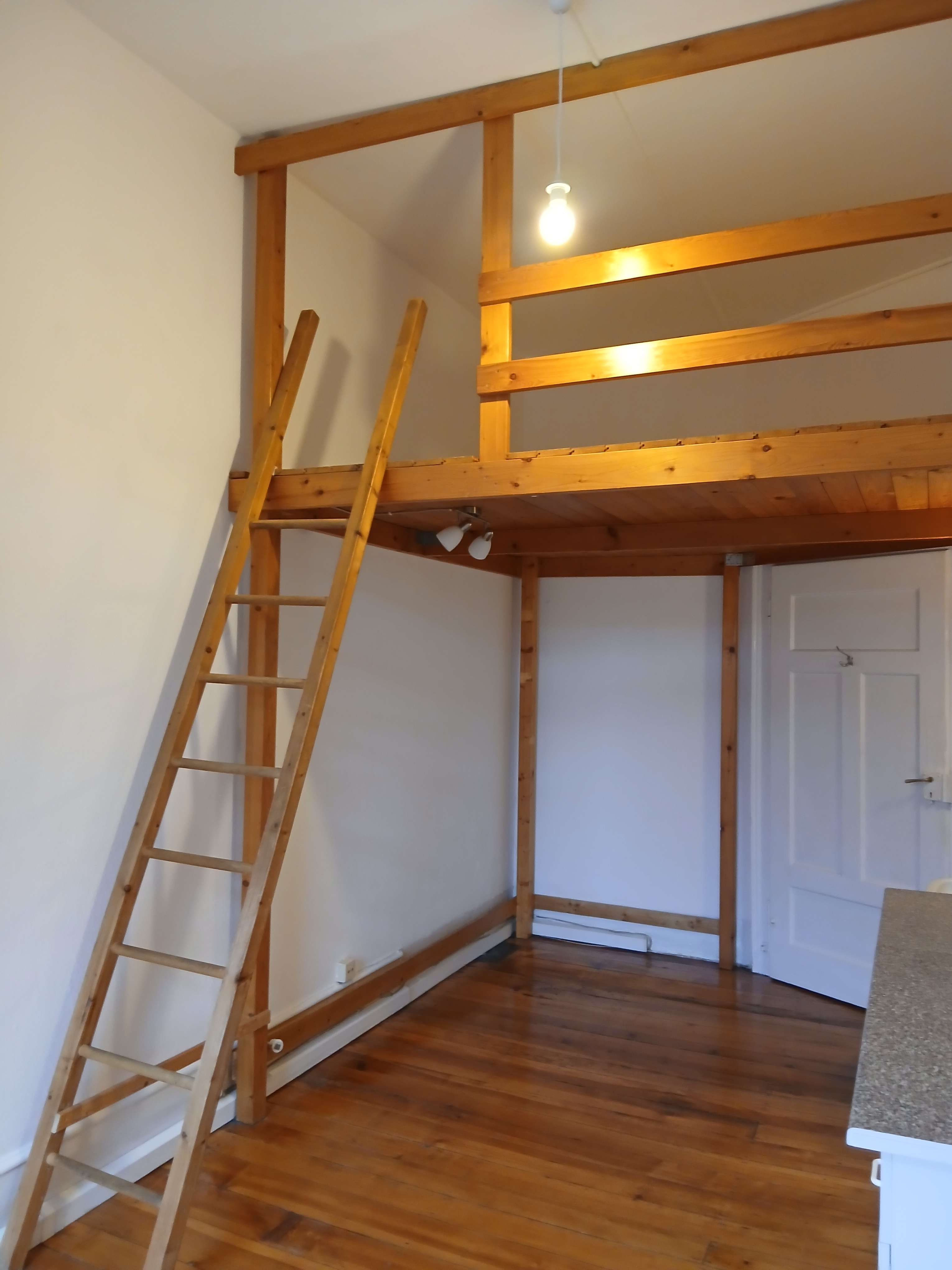 Thumbnail-Wohnung zum Mieten in Karlsruhe 350,00 € 16.5 m²