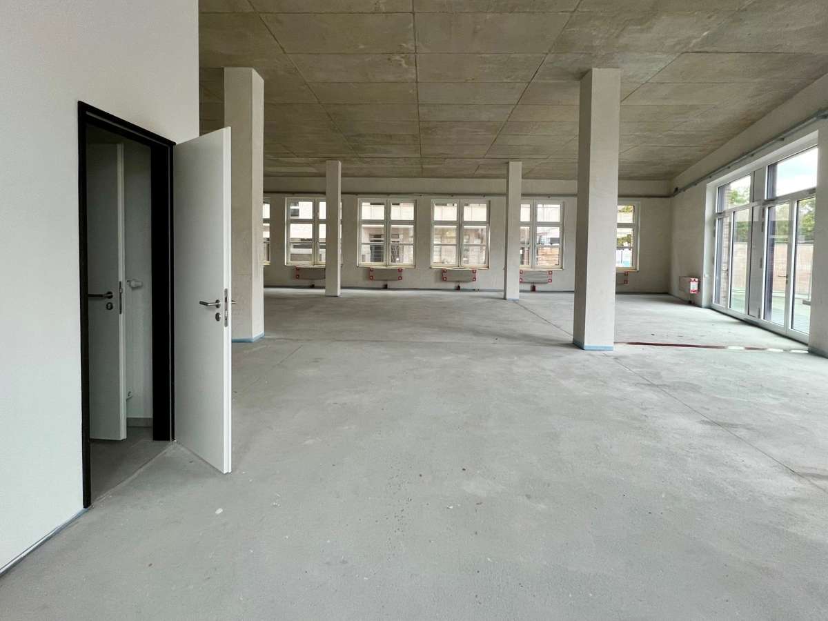 Thumbnail-Halle in Hamburg 2.668,00 € 232 m²