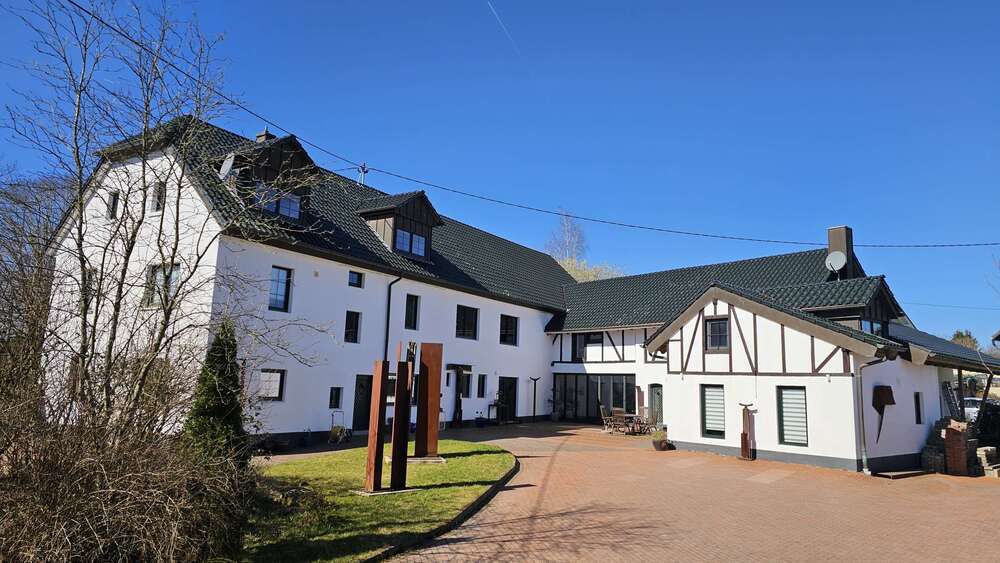 Thumbnail-Haus zum Kaufen in Ziegenhain 1.490.000,00 € 350 m²