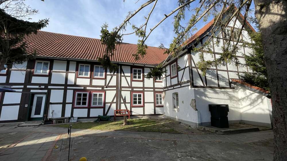 Thumbnail-Haus zum Kaufen in Königslutter am Elm (OT Rottorf) 80.000,00 € 400 m²