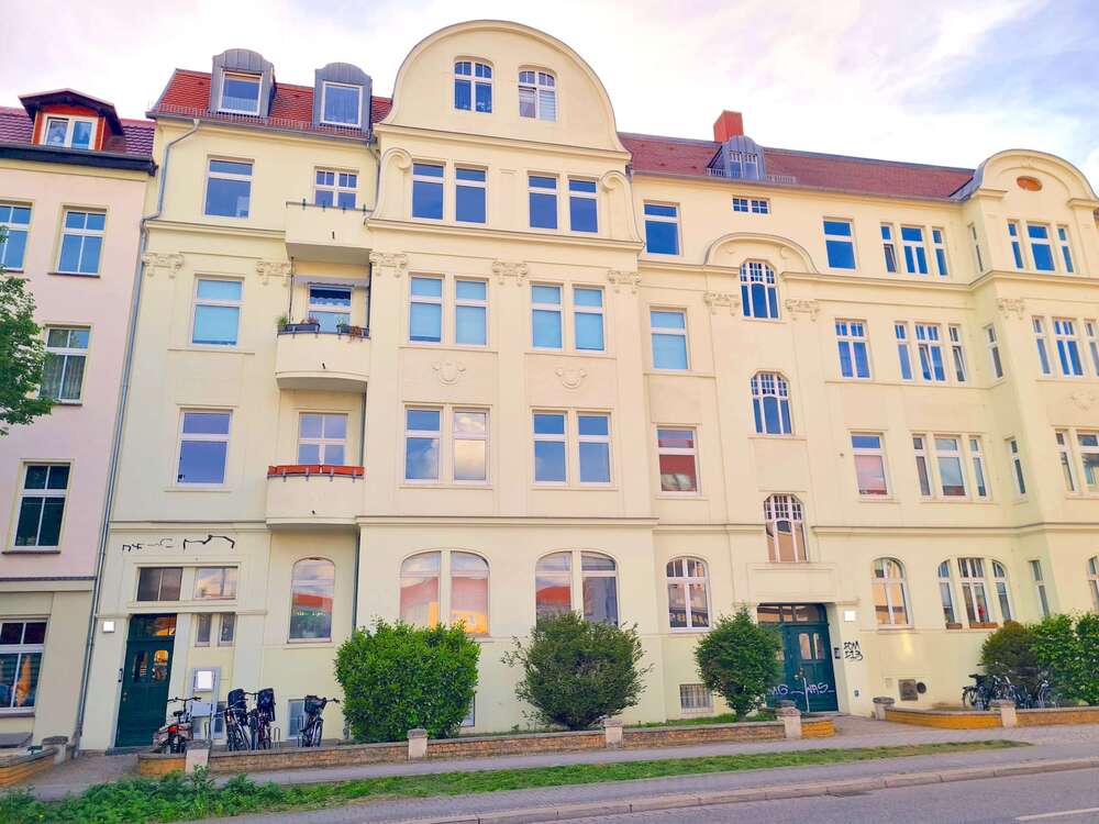 Thumbnail-Wohnung zum Kaufen in Magdeburg 180.000,00 € 102 m²