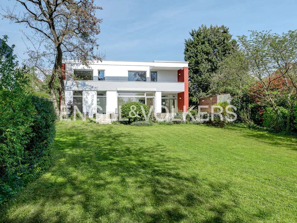 Thumbnail-Haus zum Kaufen in Kronberg im Taunus 1.950.000,00 € 258 m²