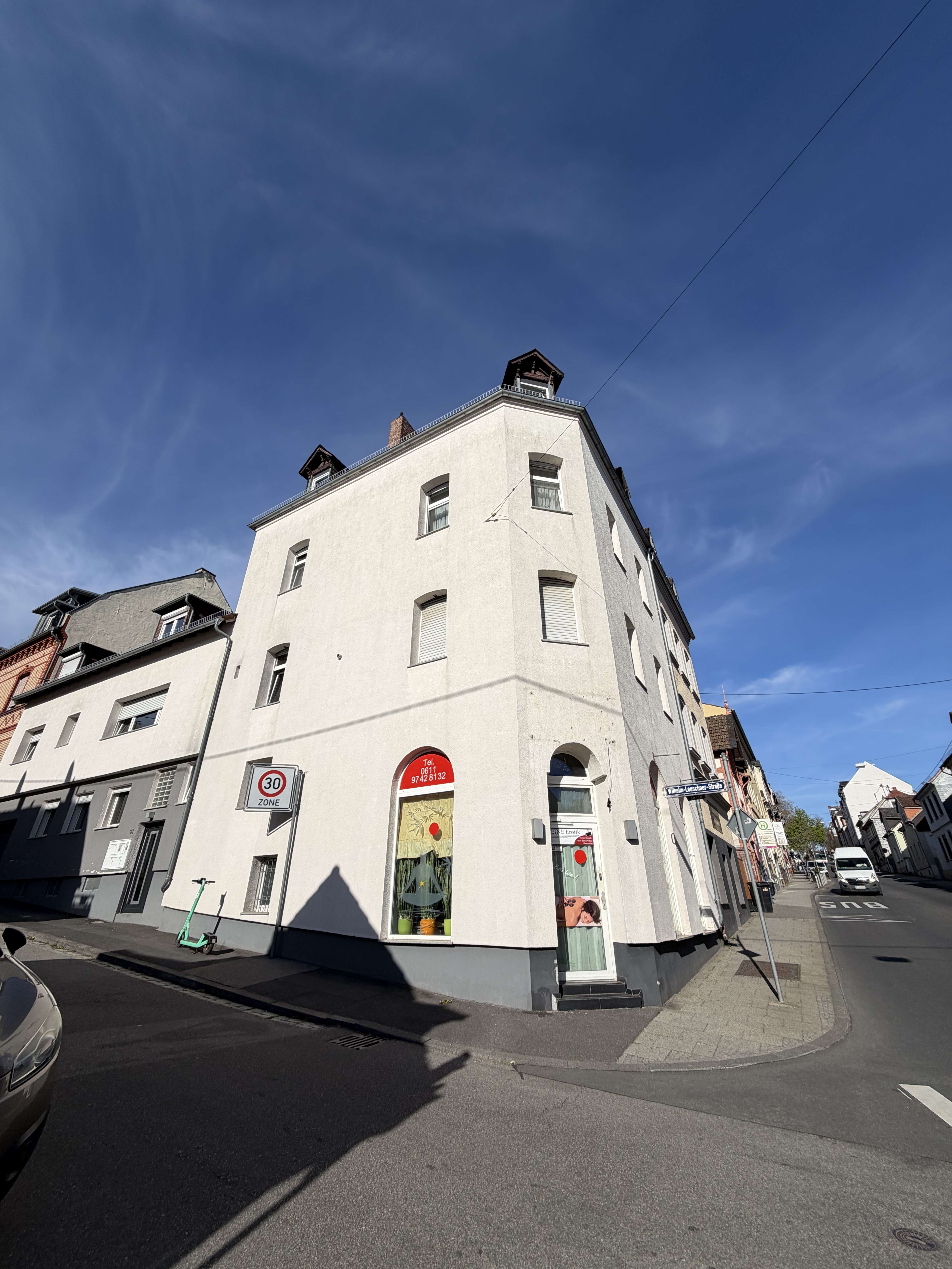 Thumbnail-Haus zum Kaufen in Wiesbaden 1.090.000,00 € 300 m²