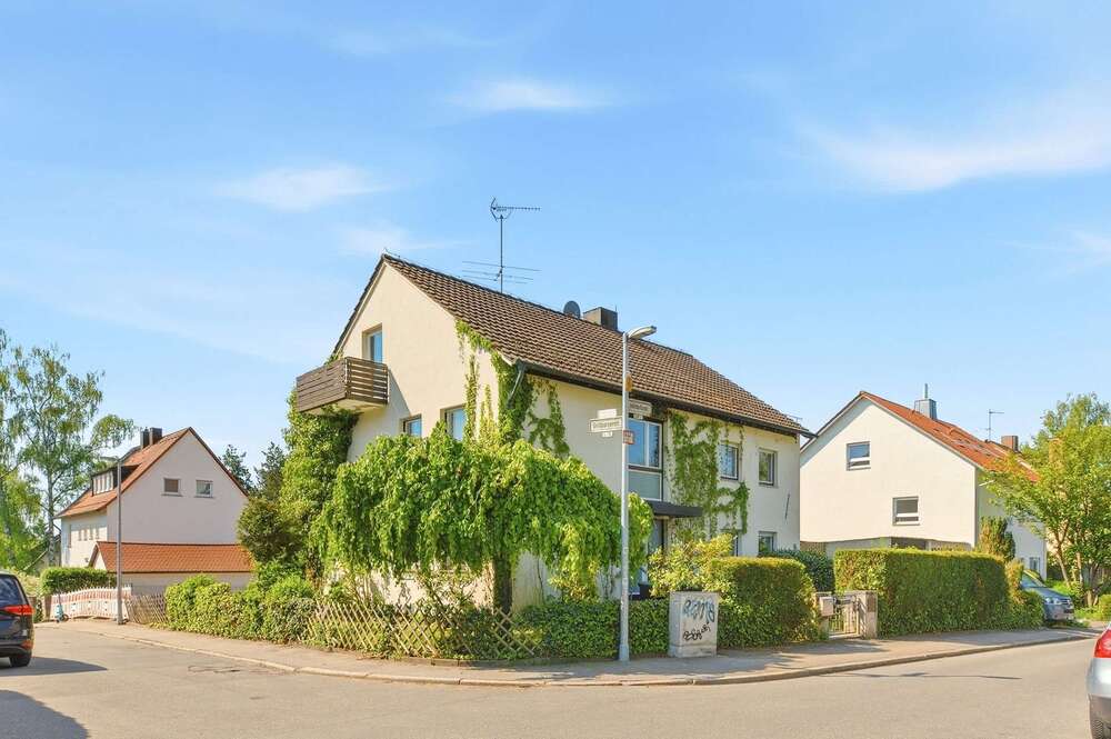 Thumbnail-Haus zum Kaufen in Böblingen 699.000,00 € 226 m²