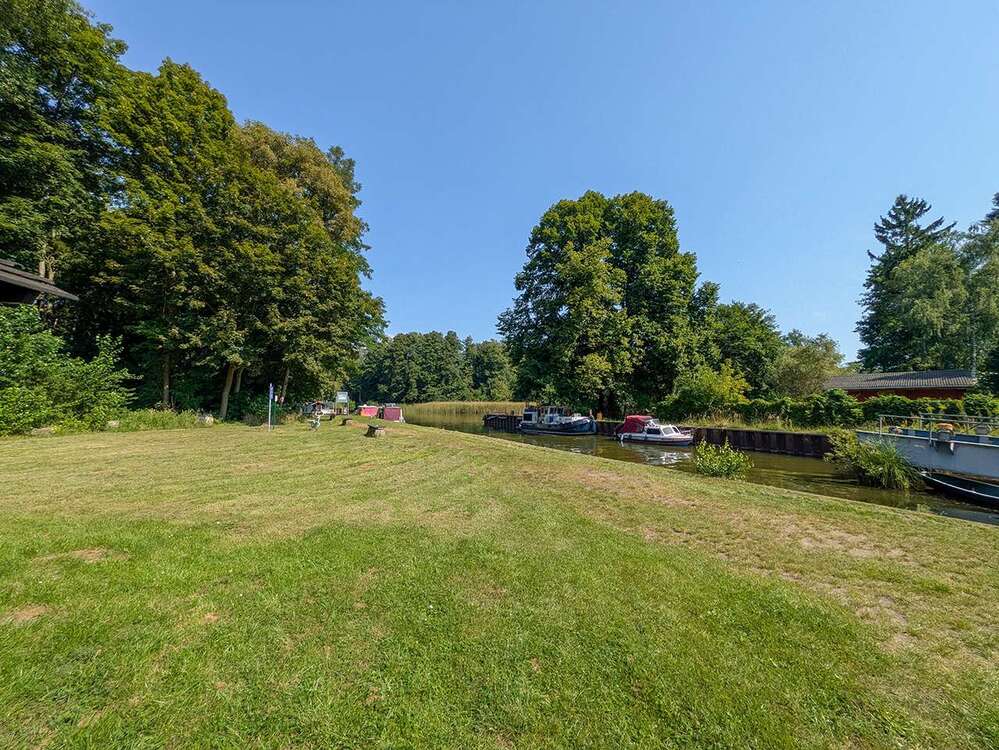 Thumbnail-Grundstück zu verkaufen in FürstenbergHavel 139.000,00 € 675 m²