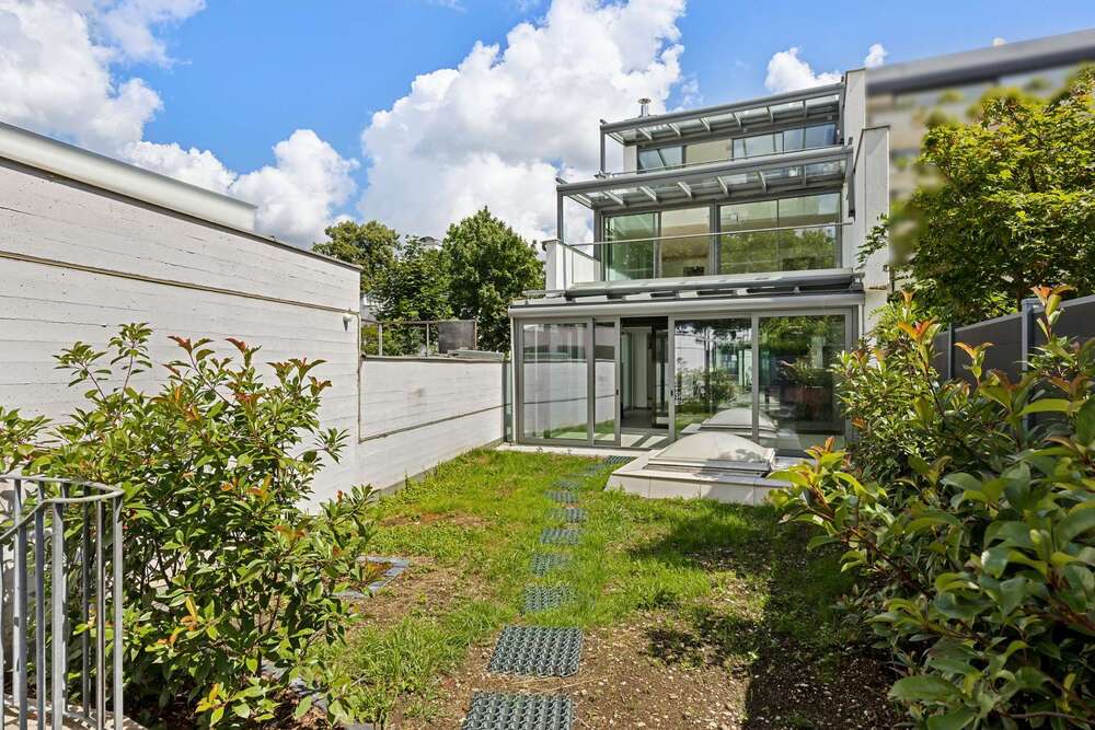 Thumbnail-Haus zum Mieten in München 5.800,00 € 249 m²