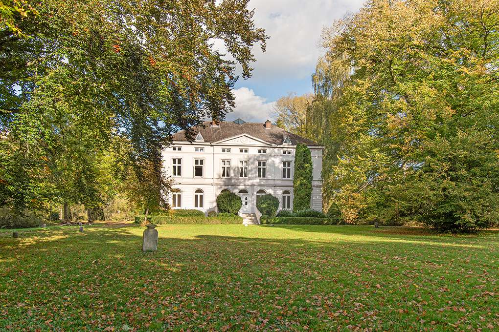 Thumbnail-Haus zum Kaufen in Mönkhagen 2.150.000,00 € 695 m²