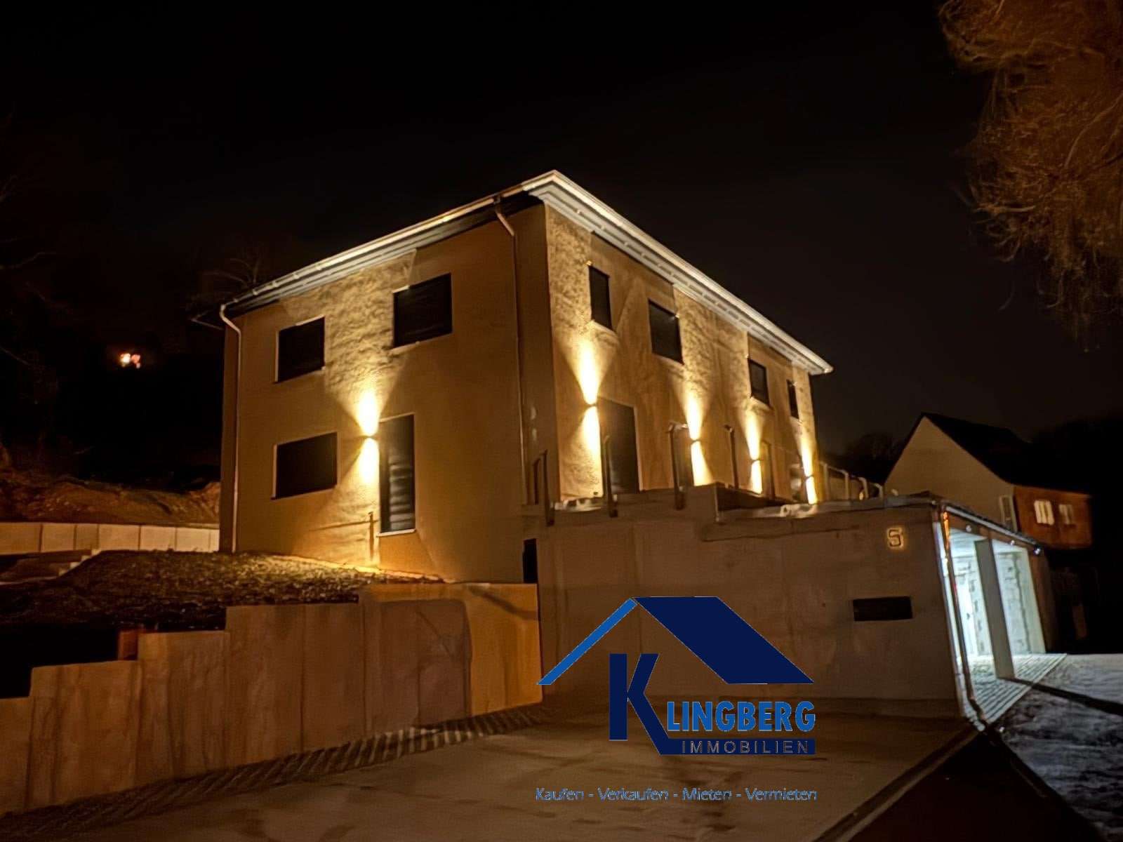 Thumbnail-Wohnung zum Mieten in Zeitz 1.664,00 € 128 m²