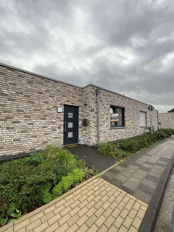 Thumbnail-Haus zum Mieten in Höngen 1.200,00 € 92 m²